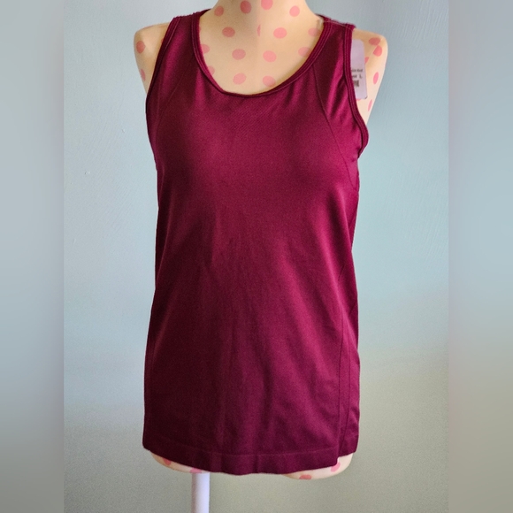 Disbest Yoga Sleeveless Athletic Tank Top With Built-In Bra Mesh On The Back - Picture 3 of 8